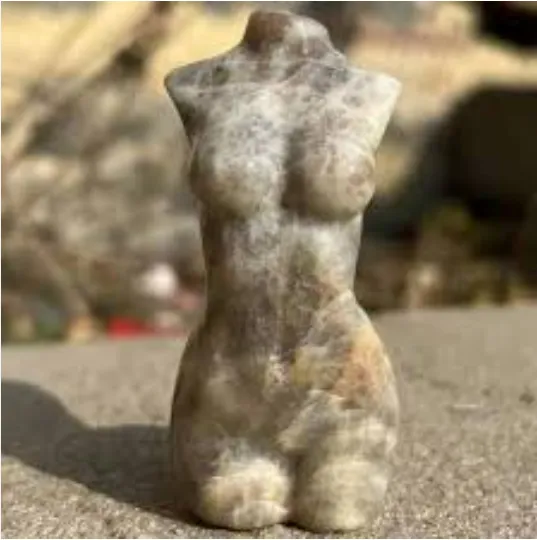 كريستال آلهة نحت